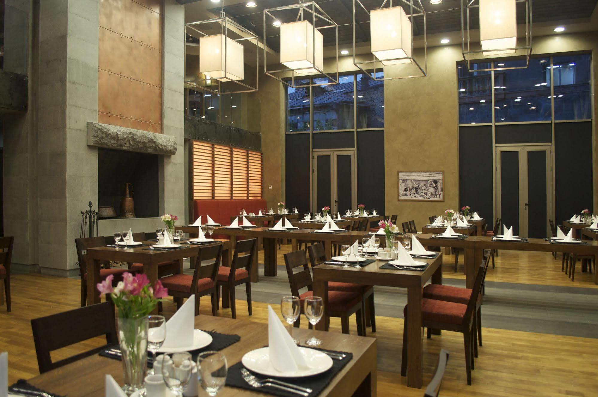 Tufenkian Historic Yerevan Hotel Exterior foto